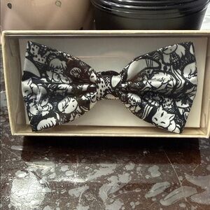 Elegant Black and White Patterned Bow Tie